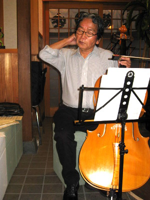杉浦薫さんが弾いてくれました