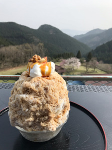 蕎麦屋のかき氷・カフェオレキャラメルナッツ（東栄町・茶禅一）